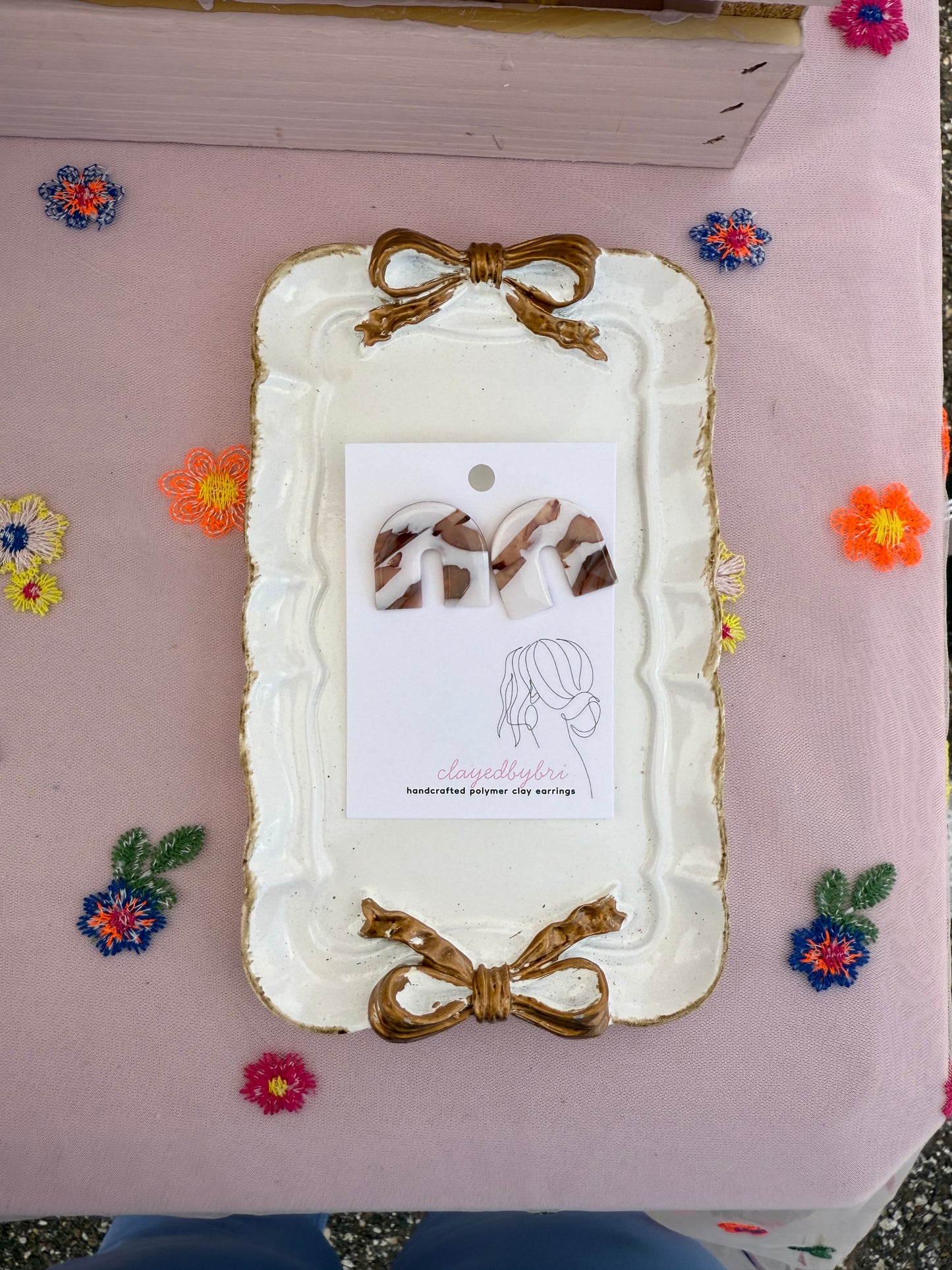 White & Brown Marbled Arches