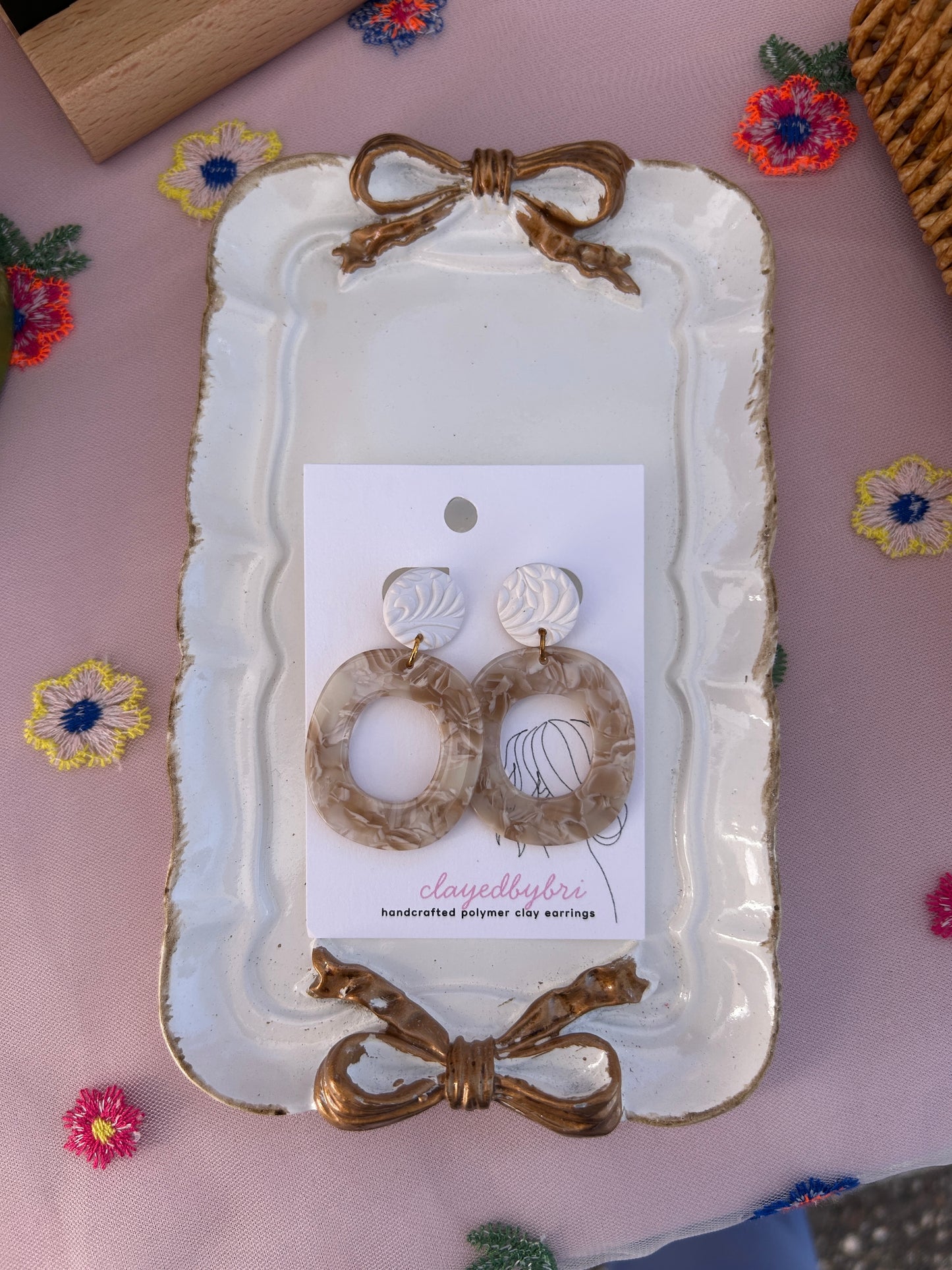 Tan Marbled & White Dangles