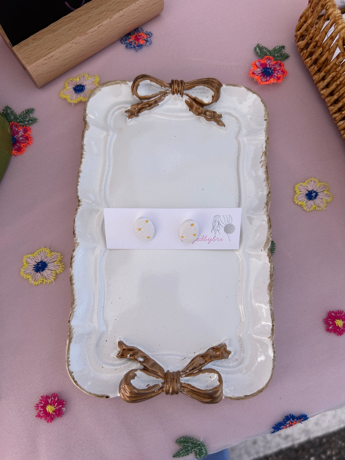 White with Daisies Oval Shaped Studs