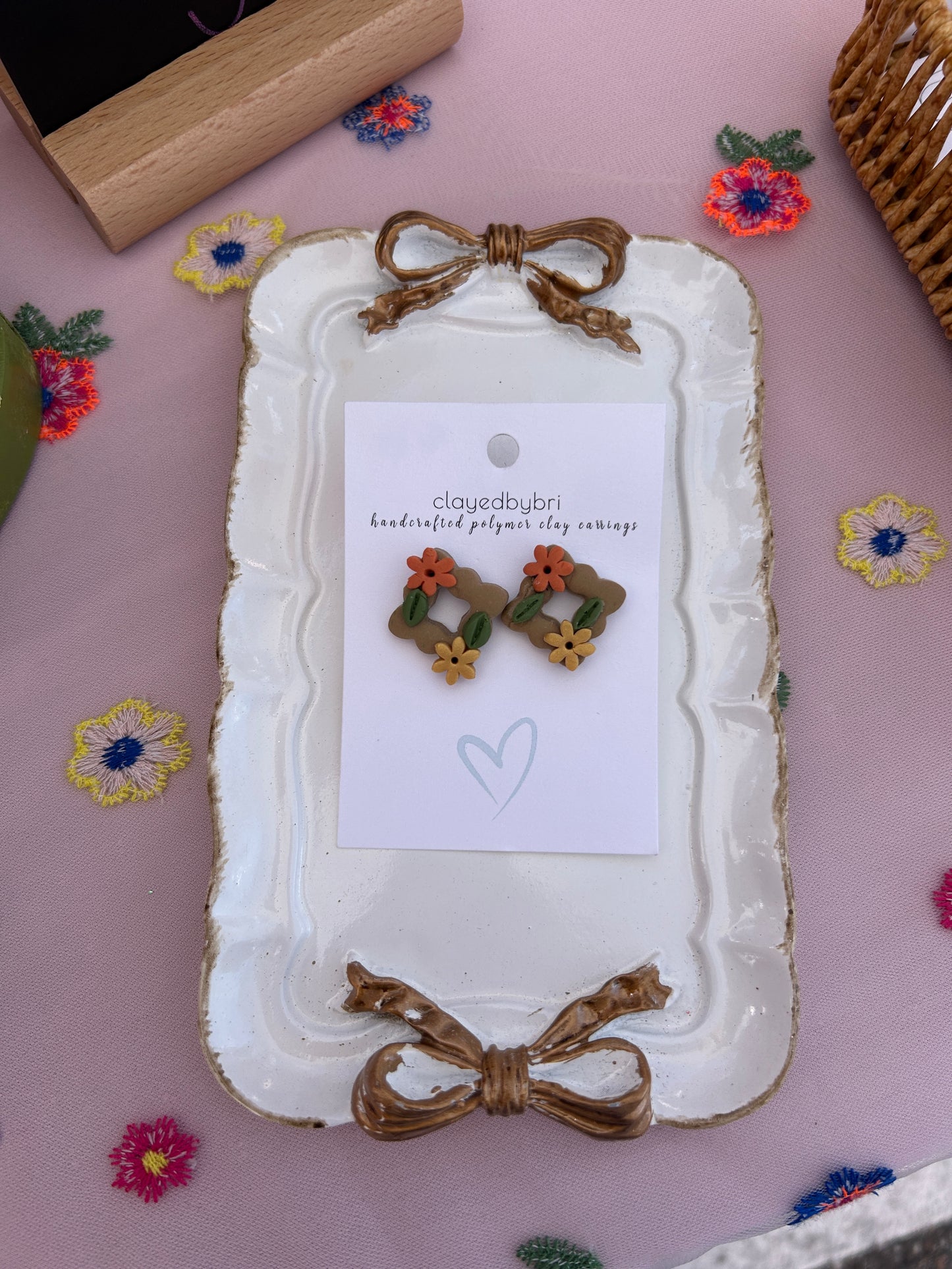 Tan Scalloped Square Floral Stud Earrings