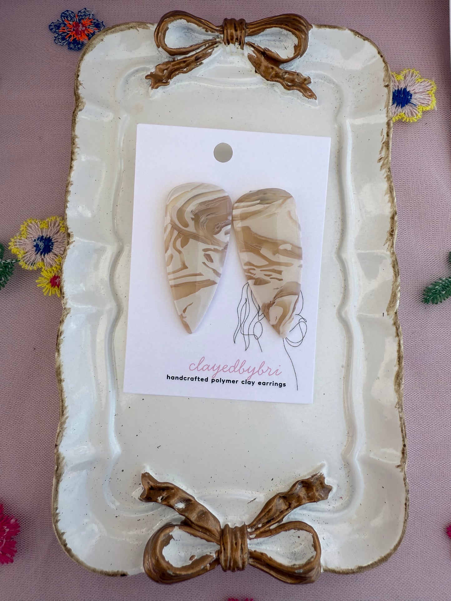 Light Brown / Beige Marbled Dagger